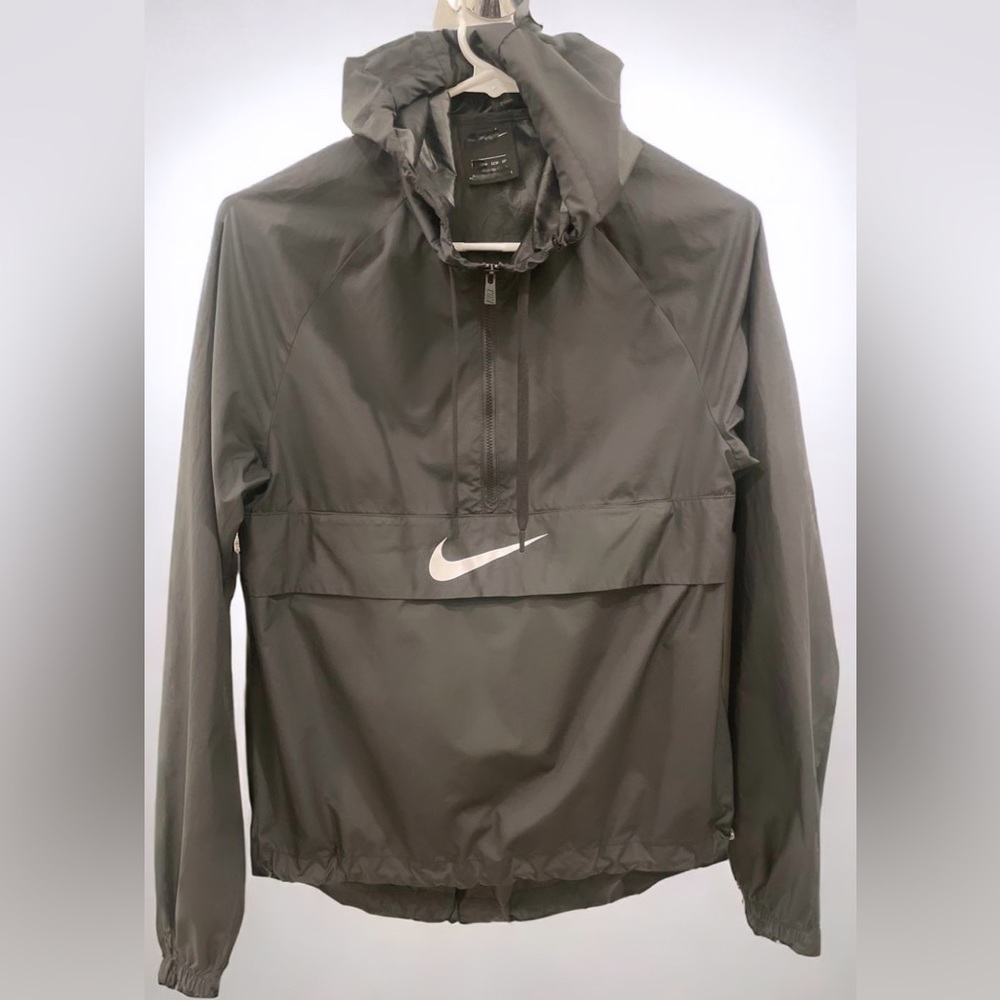 Nike black windbreaker jacket. Never worn. XS